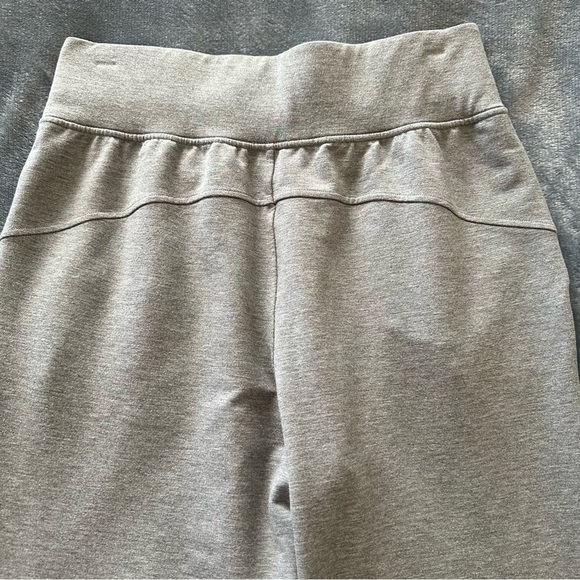 Lululemon Cotton Heather Grey Slim Fit Crop Pants - Picture 8 of 11